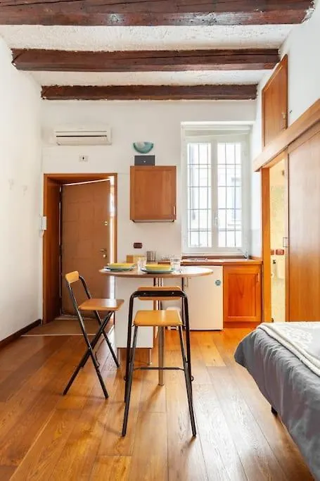 Apartamento Bomboniera Nel Cuore Di Milano Navigli Italia