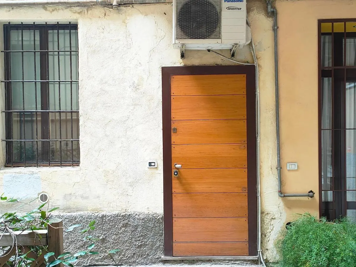 Bomboniera Nel Cuore Di Milano Navigli Italia